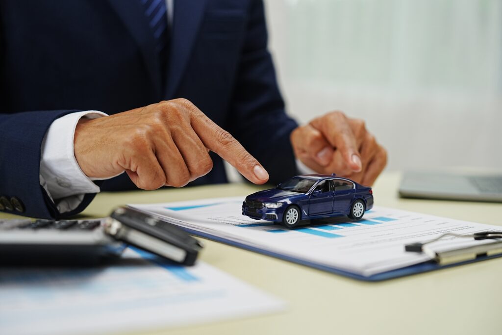 A,Businessman,Signs,A,Contract,For,Car,Insurance,In,An